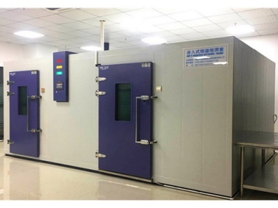 大型步入式高溫老化房安裝現(xiàn)場(chǎng)